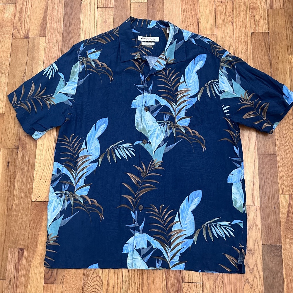 Tommy Bahama Dark Blue Leaf Print Hawaiian Shirt 100% Silk Large